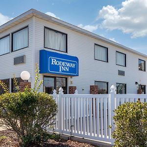 Rodeway Inn & Suites